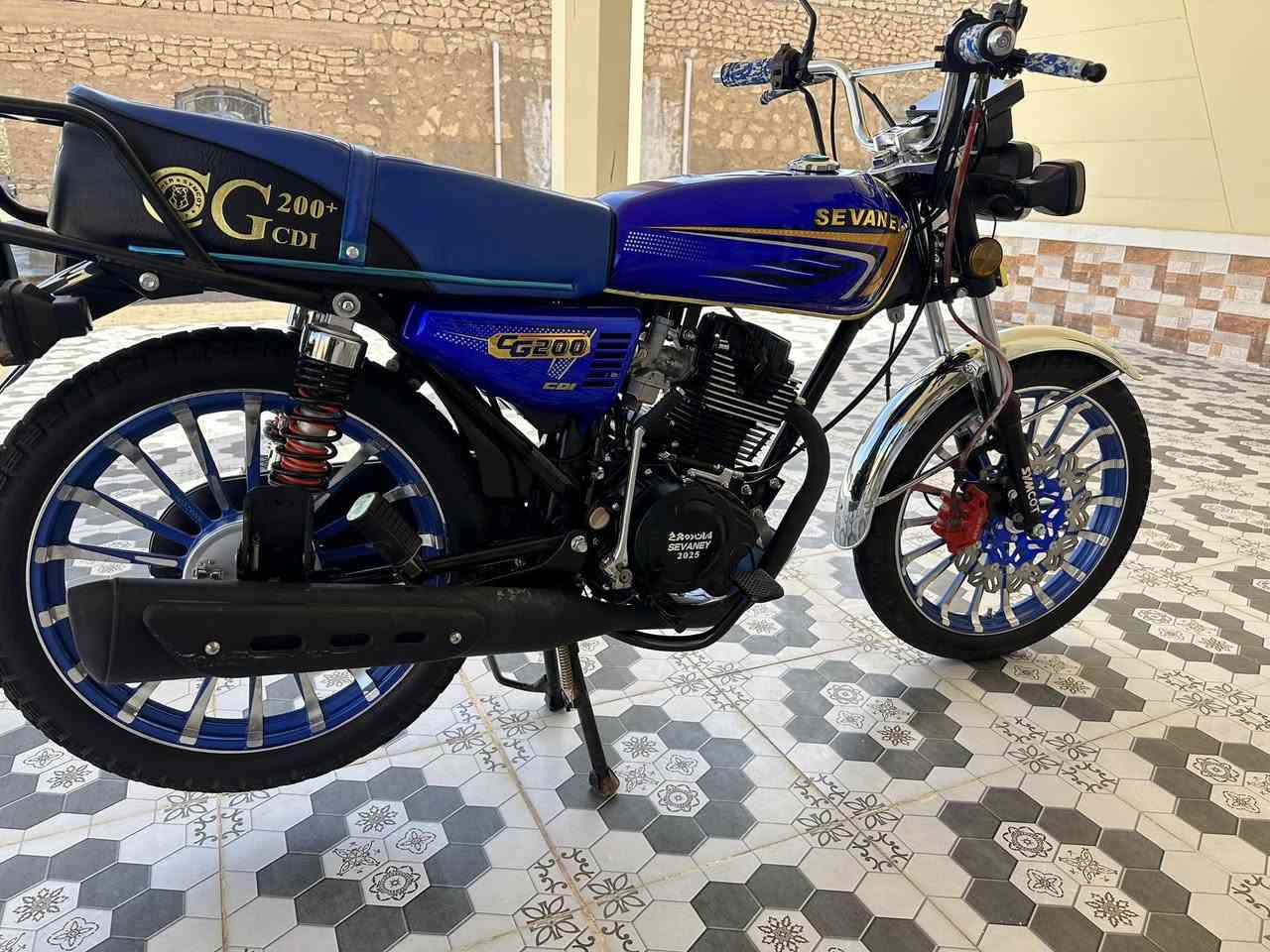 السلام عليكم دراجه ايراني موديل 25 دراجه بعدها كلش جديده وماشيه قليل الرمادي السعر 950 وبي مجال بسيط الشراي يتصل عل رقم ***********
