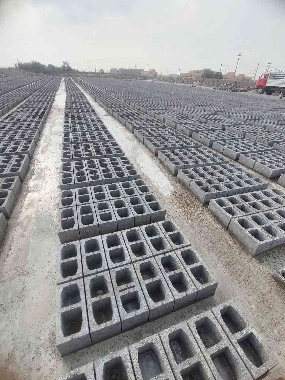 السلام عليكم يوجد بلوك كهربائي بقياس حلو وقالب جديد بلوكه كصه حلوه وقويه شرط النسف للستفسار اتصال علـّۓ  رقم او ارسل ليـّۓ رساله واتساب ***********
