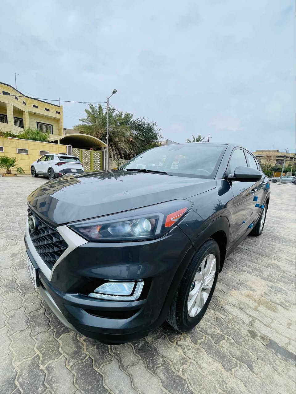 للبيه هونداي توسان موديل 2019 وارد امريكي رقم بصره الجديد هزه جديده سنويه 27 تحويل ثاني يوم سياره مال بنيه وبسمهه مواصفات SE نص فول شاشه جبيره هاند بريك كهربائي قياده ذاتيه محرك 2000 ماشيه 95 الف السياره مابيهه اي نقص جاهزه محرك كير حداده تبريد ثلج حداده نافصهيه كلهه تخم تاير جديد العينه مابيهه اي كلوب مشتغل لايت زنون السياره حدثهه جاملغ وبنيد بدون دواخل وبيهه ثطعتين صبغ يعني 4 قطع صبغ ويا الضربه مال امريكا السعر 130 وهاذا رقمي متواجد اي وقت *********** البصرة, العراق
