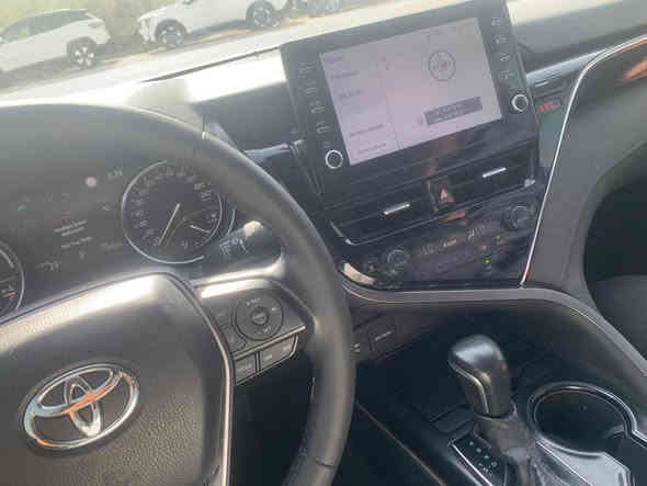 كامري موديل 2023 هايبرد خليجي 
بدون لوحات تكلفت اللوحات 300 الف تسجيل جميع المحافظات 
صبغ نصف البنيد فقط
ماشيه 35 الف حقيقي
كامره شاشه ويل كب كشنات جلد
كشافات
***********
