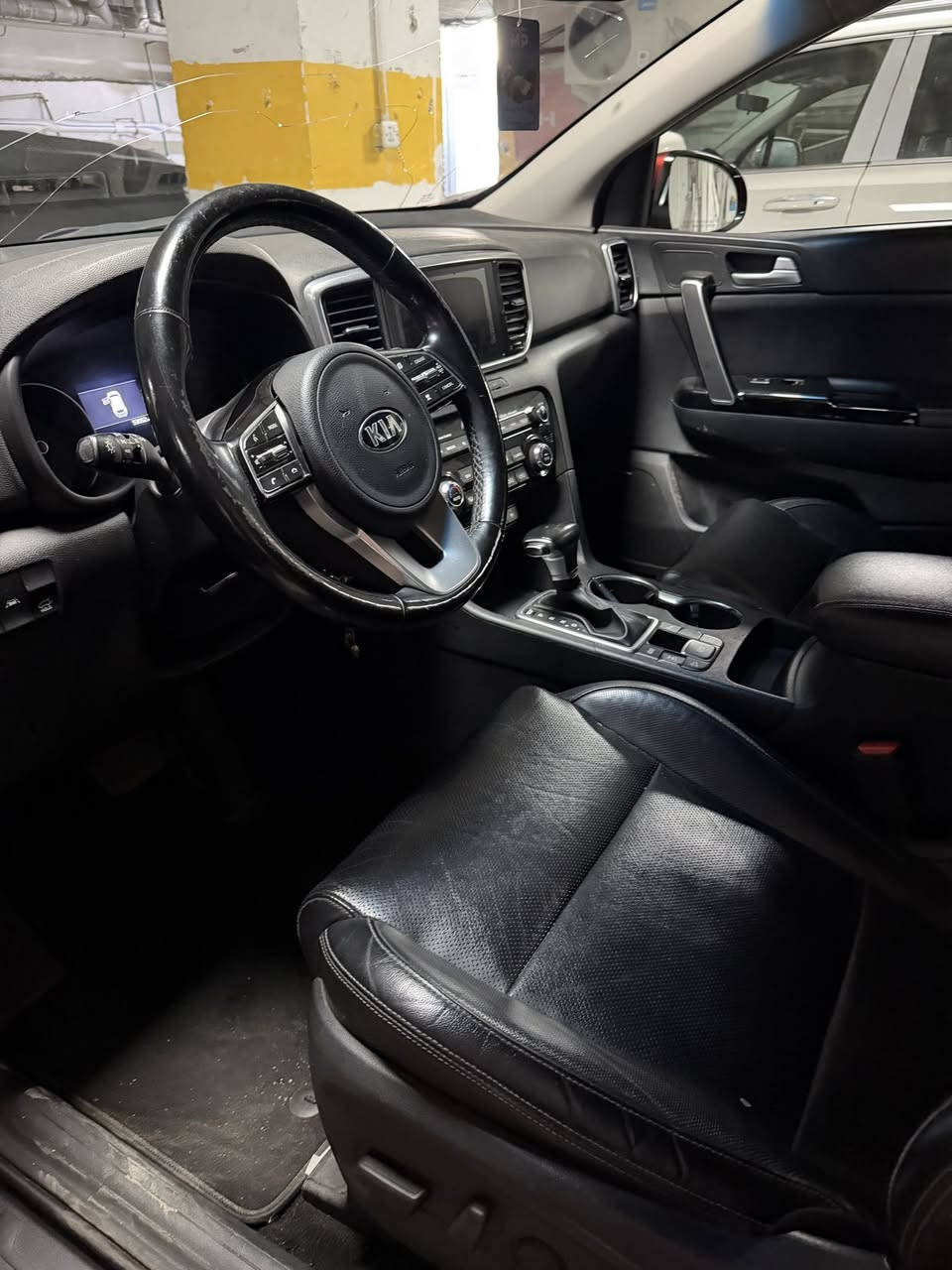 سلام عليكم كيا سبورتج موديلGTL
وارد امريكي فول للاخير
 السياره بانوراما 
حادث فقط البنيد 
ماشيه 53 
السعر 180
مكان السياره بغداد 
***********
