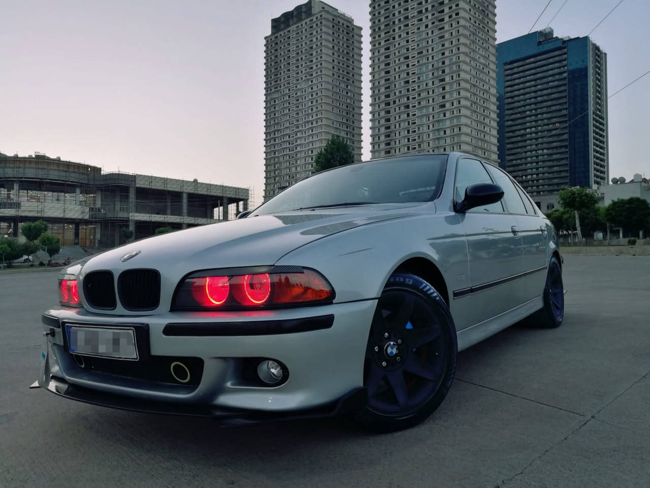 2002 BMW 544i V8!
قه پات مواسه فات سلاید شوشه جام فو تو ئاوینه گه وره M5  پةردة بلادي سه قف شه مو کوشن جلد خه زن 
مي موري کوشن هیته ر سوکان M که ره باي تحديد سورعة و فوليوم شاشه گةورة كاميره 
زور مواسه فاتی تره له گه له 
هه مو شتیکی بیلادی خوی ده سکاری نه كرا وه
مه نه فیستی ئه سلی خوی له گه له ابراهيم خليل
سةيارةكة لؤكو خاوينة دةعامي لؤدةعامي بةشةرت
يةك دينار مةسروفي تيدانية زؤر بةقوةتة
بي دعم و ليدان هەموو گیانی بە شەرت 
كير و مةكينة ته بريد و هيته ر كاره باي بةشةرت
سه قفو حيزام به شه رت


**إذا كنت صاحب هذا الإعلان وتريد حذفه لأي سبب، رجاءا أرسل رسالة إلى الدعم الفني**