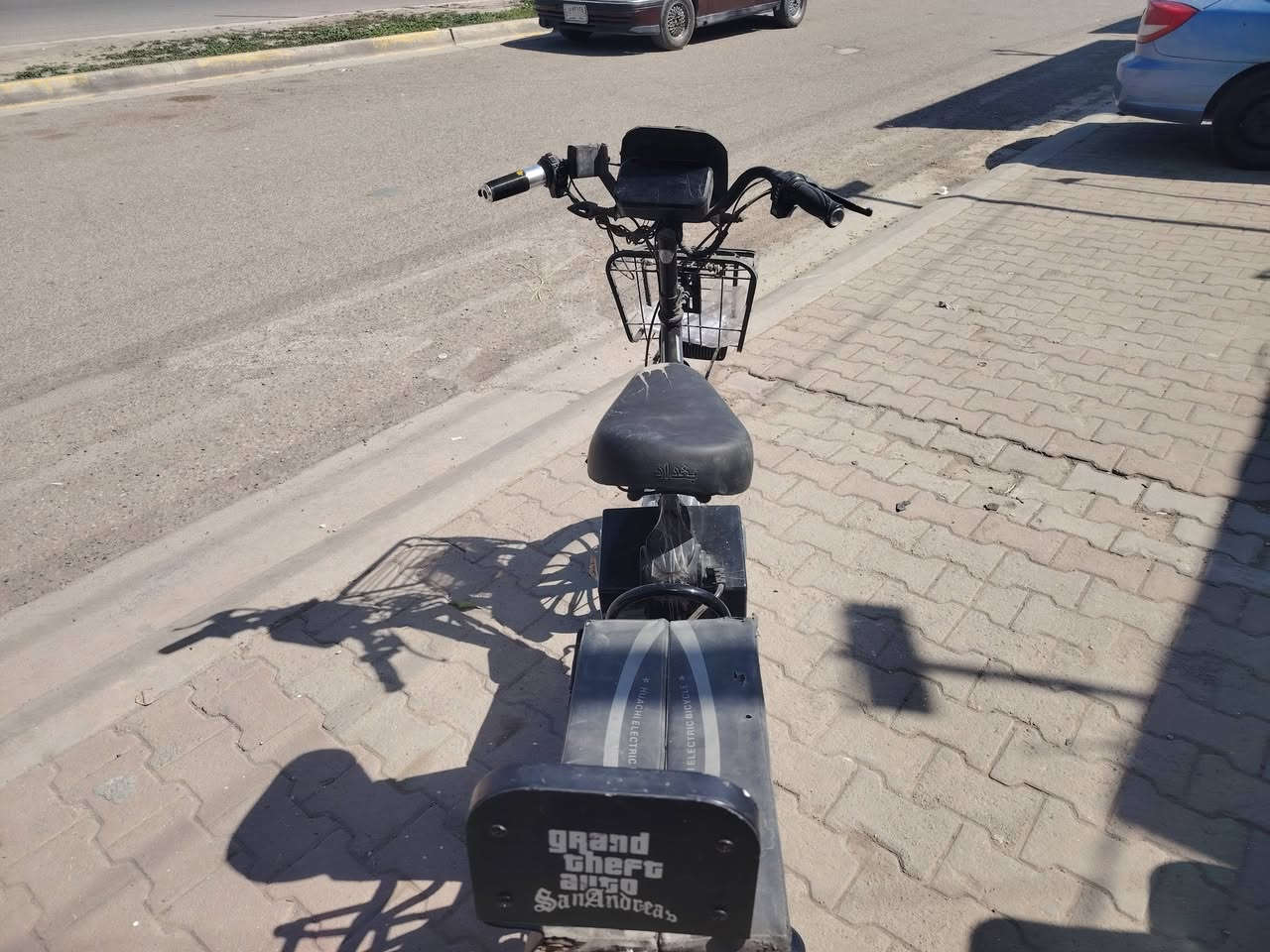 سلام عليكم بايسكل شحن للبيع 
150 الف وبيها مجال للشراي مكاني حي العسكري
***********
