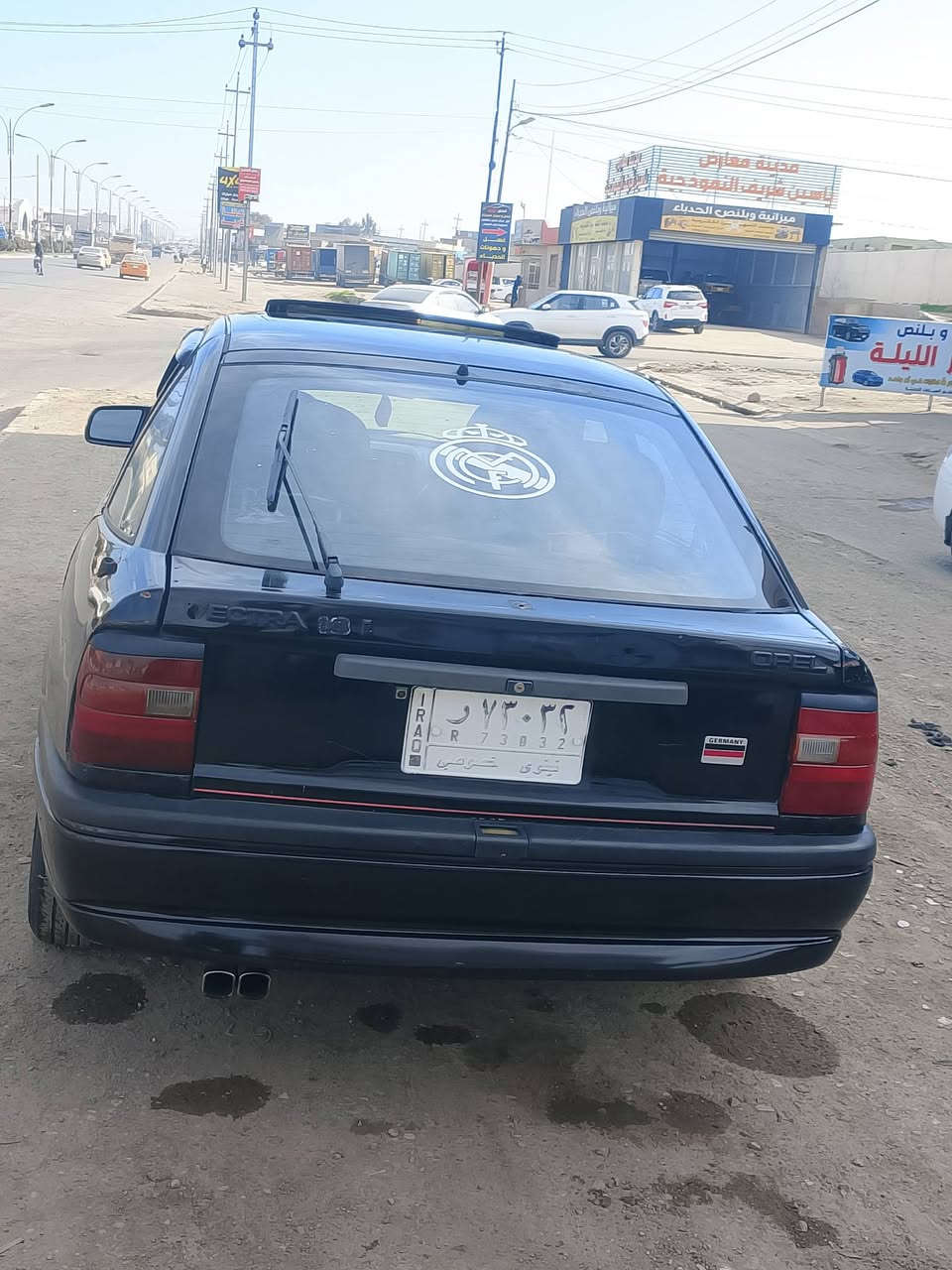 السلام عليكم  فكترا مديل 92  حجم 18  ودوائر فقط  طخم تواير جديد كابون بانزين شغاله  فتحت سقف شغاله كير شرط محرك بدايه نفخ السعر 35 ***********
