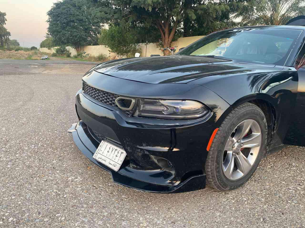 السلام عليكم 
جارجر موديل 2016 SXT للبيع فقط 
وارد امريكي 
حادثها جاملغ الايمن صور الحادث موجودة  
يمي صبغت جاملغ الايسر اثر شخط 
رقم قادسية  باسمي 
ماشية 187 ميل قابل للزيادة  
مكاني كربلاء المقدسة 
رقمي *********** متواجد واتساب
