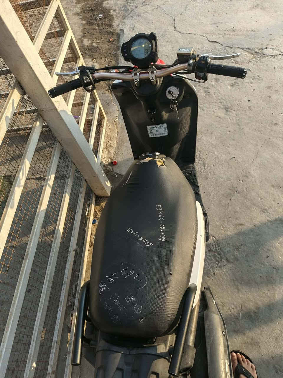 سلام عليكم سكنس جبلي نضافه كدام عينك دراجه تخبل ما نقصه شي بيه صدر ليموسي اصلي سعره خاص مكاني حله شارع 80جهت كربلاء رقمي ***********
