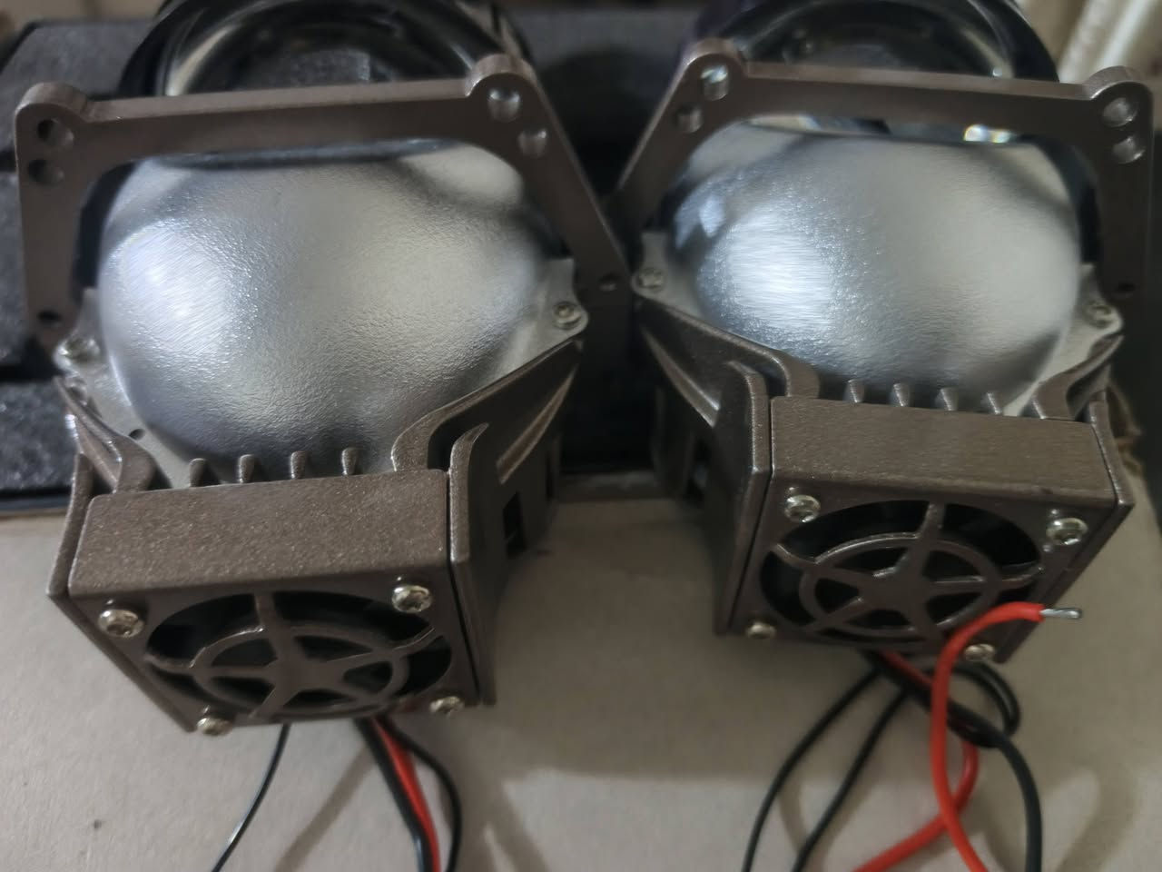 سلام عليكم عدسات عالي ناصي جدد لايت فول كلش قوي بل  كارتون السعر 90 ... ***********
