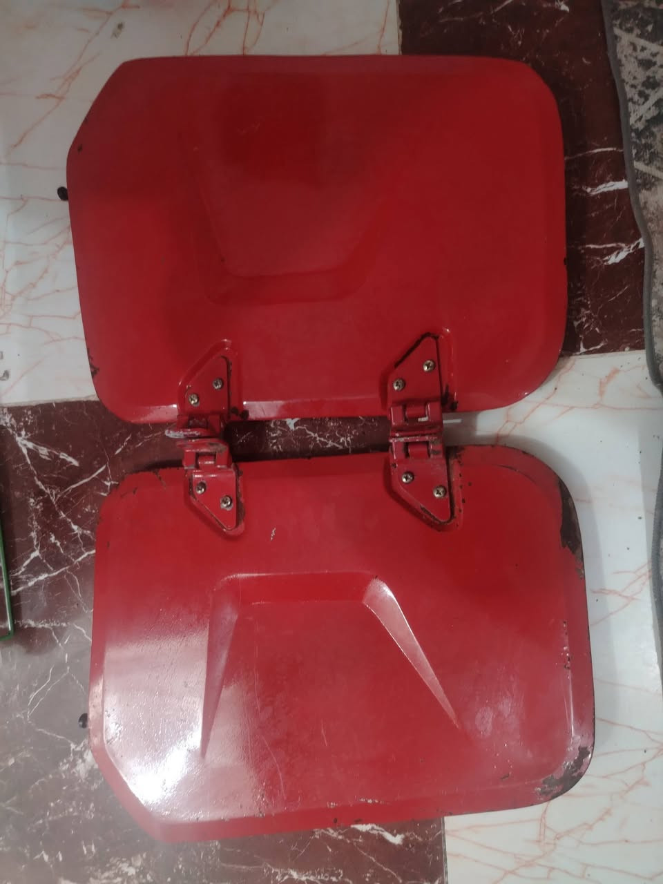 سلام عليكم غراض تكتك البيع 
جوه سوك مضخم بلادي لا بدل خريطه وله مصلح35+خشبه مسجل هيه ومرايته وسماعدته شغلات بس تخليله مسجل تشتغل 35+ بيبان تكتك باجاج هنه وسراكيهن تعال وشد كلشي ما بيهن نضاف بعدهن السعر100وبيهن مجال بكاني البصره تنومه نهر حسن  رقمي ***********انتصل وانه خادم اساهلك بل سعر
