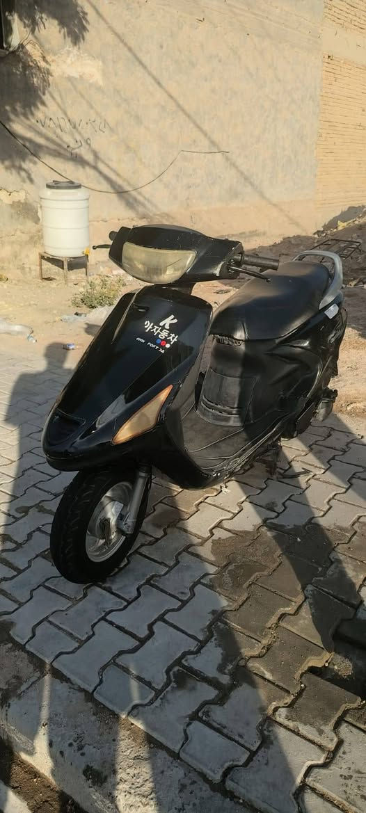 السلام عليكم فراشه للبيع
كهربائيات كلها شغاله لايت سلف هندر كله شغال 

مكينه مفتوحه ناعمه كلش 

تايرات جدد بريك وره كدام كله شغال

مكاني نجف حي ميسان 

السعر 375وبيها مجال قليل حك الجيه بس 

ه‍ــ***********
