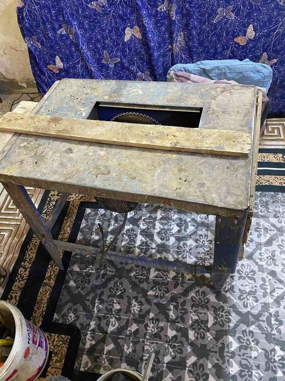 سلام عليكم غراض نجاره نظيفه جدن البيع عنواني بغداد الدوره ***********
