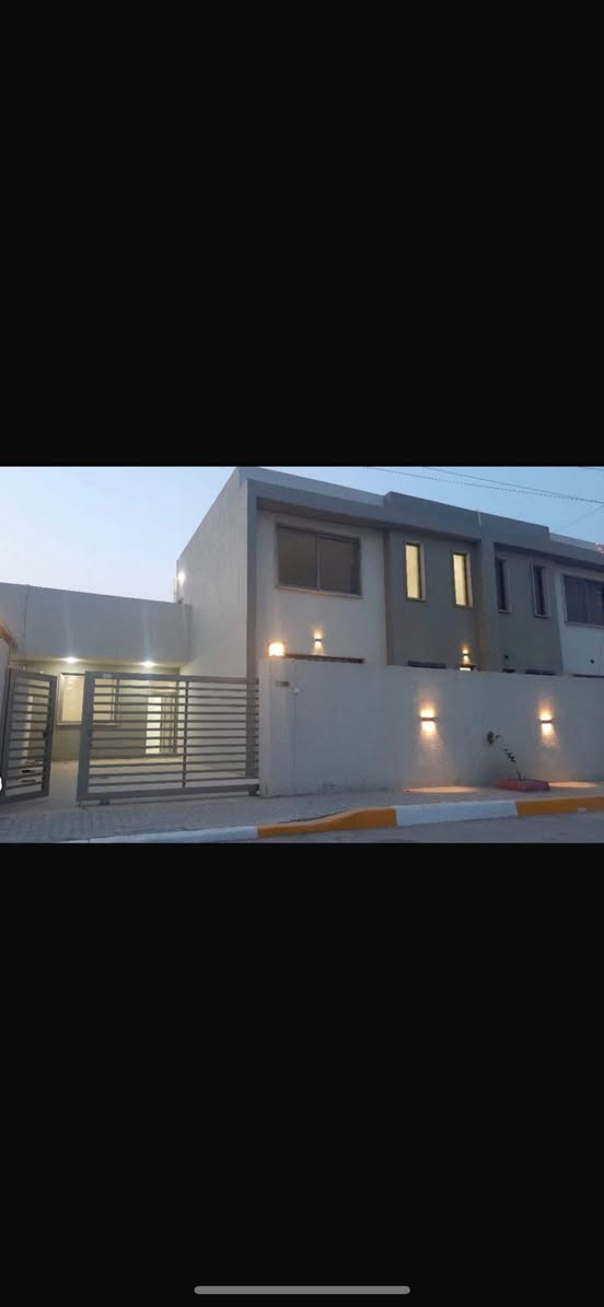 بيت في مجمع الزيتون دور الشمس في ابو غريب موقع مميز 250متر  طابق ونص يحتوي على ثلاث غرف نوم ومخزن واستقبال ومطبخ وصاله وثلاث حمامات المساحات الداخليه جدا واسعه مع كراج يتسع ليسارتين وحديقه لبيت مشمول بمبادرة القرض 125مليون المجمع يحتوي على كافة الخدمات ومجمع تجاري ومدارس ورضه وجامع 
والاهم سكان المجمع من الطبقه الراقيه 
سعر لبيت 340مليون مع القرض
للاتصال ***********
