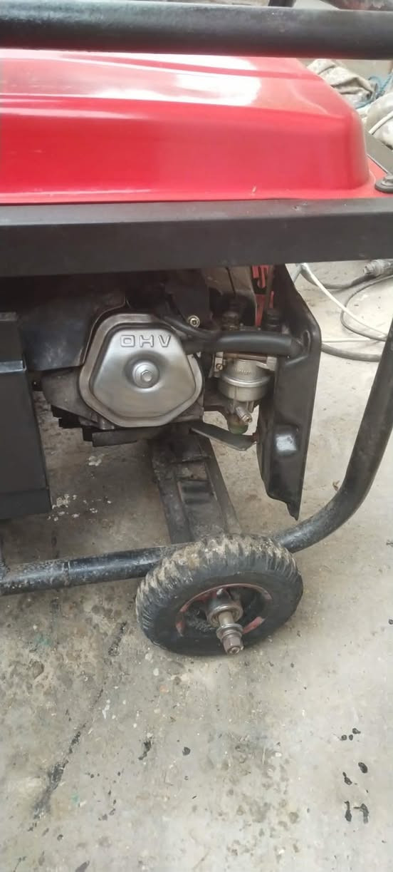 السلام عليكم ،مولده نظيفة استرة 5 كيفي 20 امبير تعمل على البطارية و سحب حبل ،العنوان بابل رقم الهاتف للاستفسار ***********
