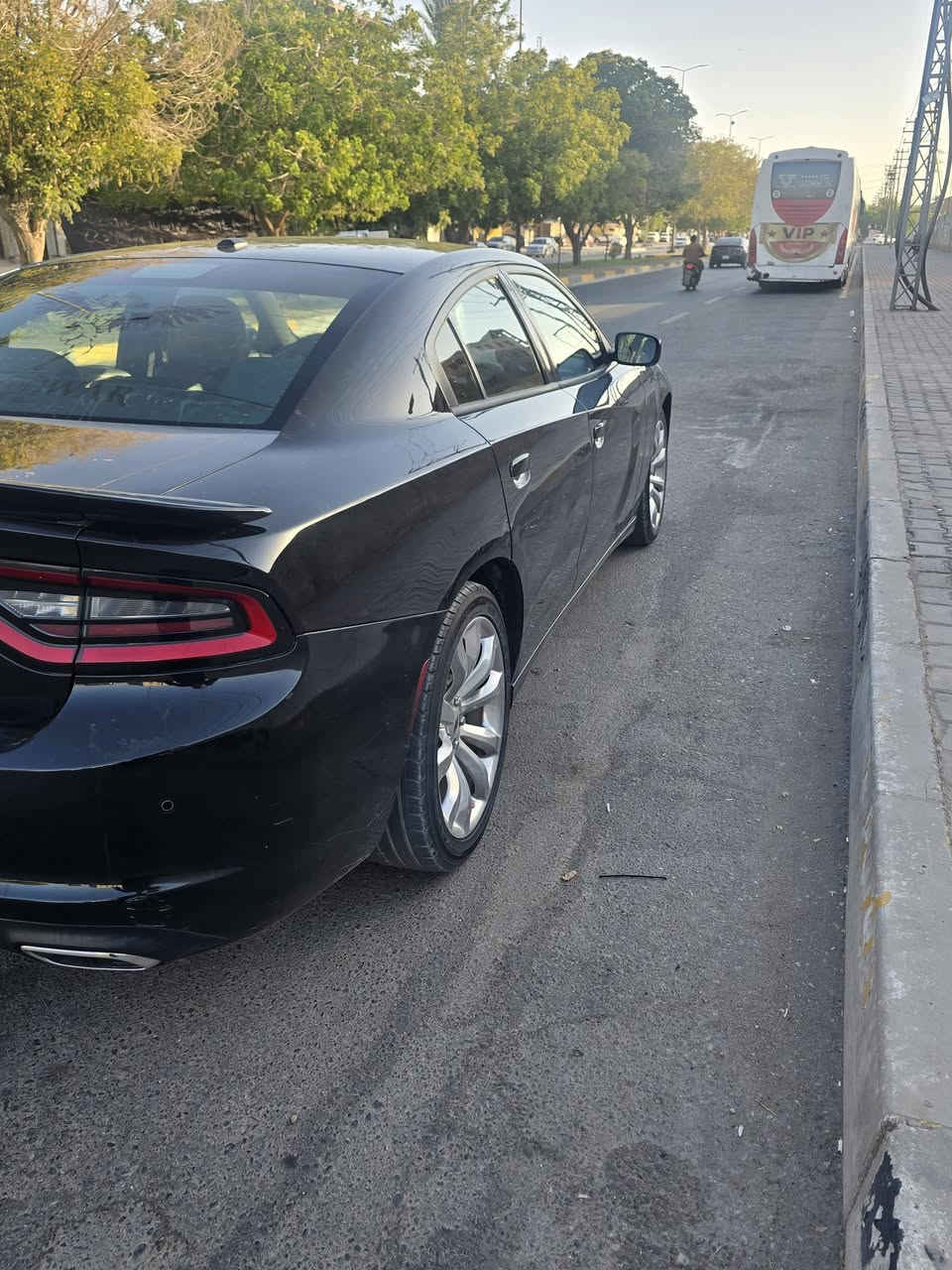 جاجر موديل ٢٠٢٠
وارد امريكي 
الصبغ ربع البنيد فقط والباقي
سيارة مكفولة كفالة عامة 
فول مواصفات 
بصمة 
كشنات جلد كهرباء
 تدفئة وتبريد كشنات 
كامرا وشاشة وحساس
دخول ذكي
السعر ١٩٥ وبيه مجال قليل 
مكان السيارة كربلاء 
***********
