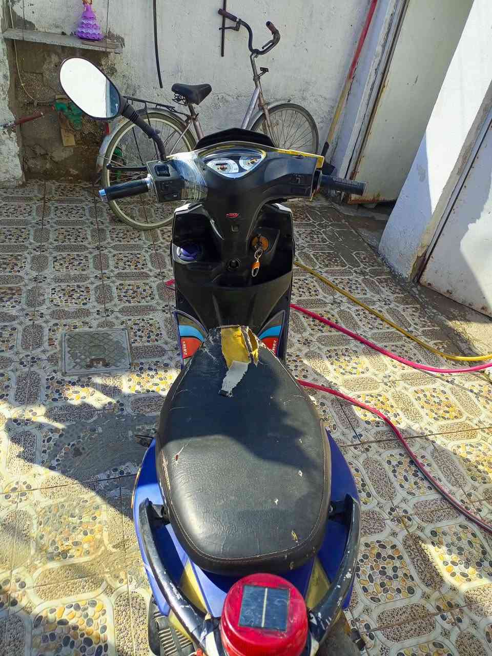 دراجه لبيع جاهزه من كلشي تايرات جدد باتىي جديد  سلف نكىره السعر ميه وخمسين وبيه مجال ***********
