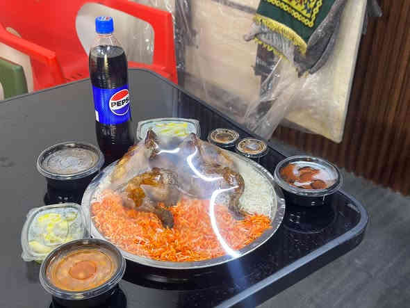 عرض خاص في بغداد حي الجامعه يبدا من يوم غد في تاريخ ١٣/١١/٢٠٢٥ عرض روعه العنوان حي الجامعه مقابل طباعه ايه سعر الطلب كامل ١٥٠٠٠فقط شامل دجاجه ذبح عراقي معا ثلاث انواع مرق وصوص ونوعين من الرز نوعين من المخلل العراقي وبطل ببسي يتوفر توصيل لجميع المناطق في بغداد 
***********
