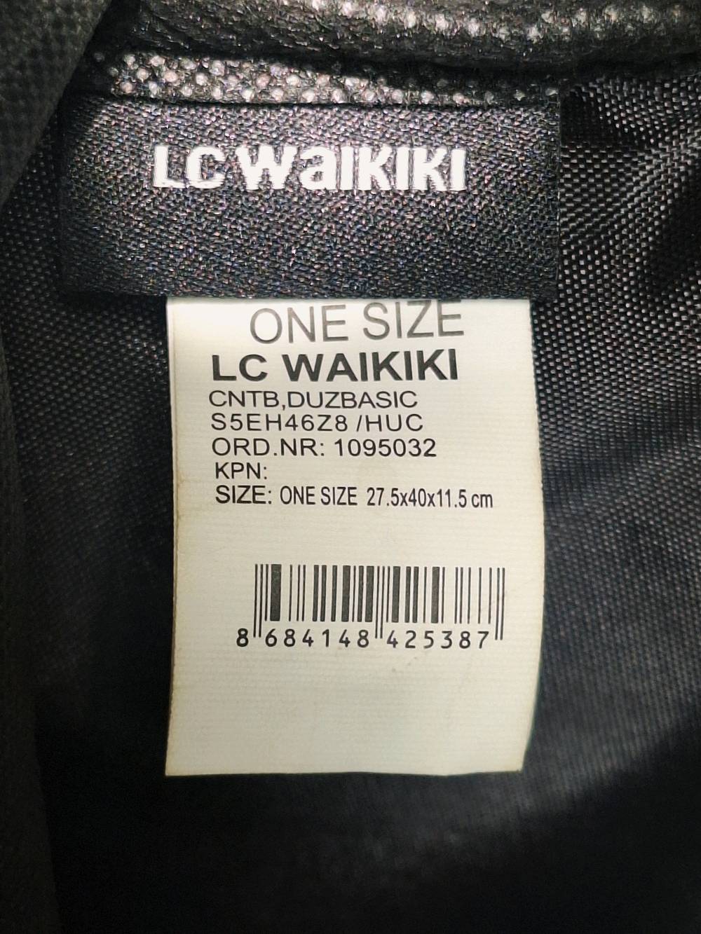 حقيبة ظهر رجاليه باللون الاسود ماركة LC Waikiki
القياس : 40 * 27.5 * 11.5 سنتمتر
مستعمله استعمال خفيف جداً
عيني وين موقعك بالضبط؟ حتى أضيفه بالوصف للناس اللي تريد استلام يد بيد أو توصيل.: 
بغداد
الحقيبة بيها جيوب/مقصورات داخلية أو لابتوب سليف؟ وإذا بيها جيب أمامي أو جانبي، شكد عددها؟: 
تحوي على جيبين سحاب
شنو سبب البيع؟ وهل أكو أي ملاحظة على السحّابات أو الحمالات أو القماش غير الاستعمال الخفيف؟: 
غير بحاجه لها
بشكد ناوي تبيعها؟ وإذا السعر قابل للنقاش لو ثابت؟: 
7.000 دينار عراقي 
التوصيل متوفر لأي مناطق، ولو بس داخل بغداد/مدينتك؟: 
التوصيل لكل المحافظات