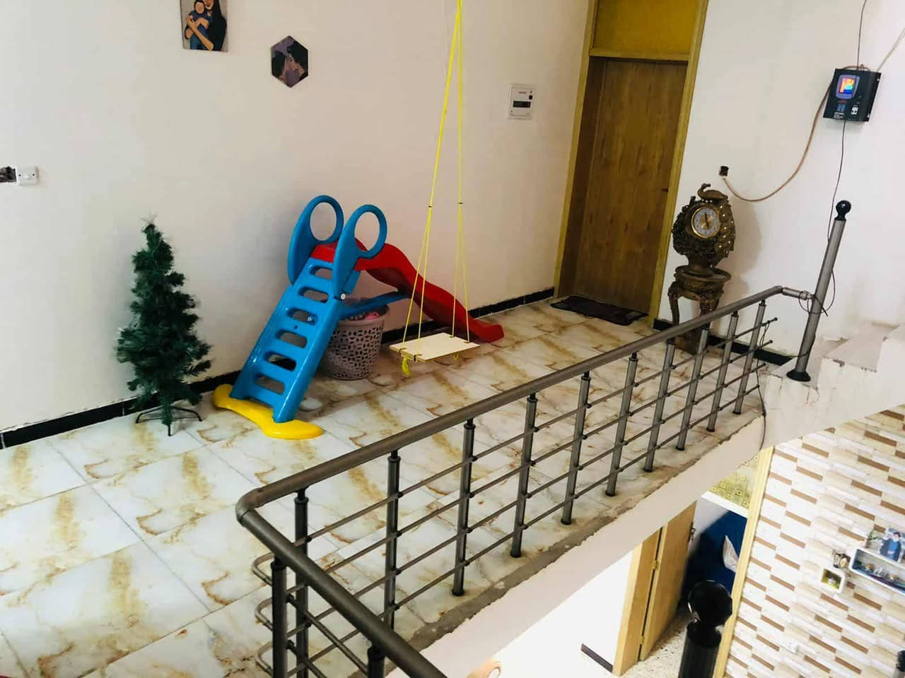 #ملاحظه#لمن يرغب في عرض عقاره طابو صرف او زراعي اوتجاري يرجى مراسلتنا اوالاتصال بنا
________________________________
بيت للبيع او مراوس
 العنوان / حي الصدرين على روائي مباشرة 
#المساحه ١٠٠متر واجهة ٥ ونزال ٢٠طابقين بناء حديث طابو زراعي سند٢٥  تحويل باسم المشتري مباشرة طابقين يتكون من ثلاث غرف نوم +٣مجمع صيحات داخلي وخارجي .سطحين بيتونه جبيره الطابق الاول كاشي والطابق الثاني بورسلين البيت جديد ونضيف وما بي نقص 
السعر 77 وبي مجال 
الاستفسار خاص


**إذا كنت صاحب هذا الإعلان وتريد حذفه لأي سبب، رجاءا أرسل رسالة إلى الدعم الفني**