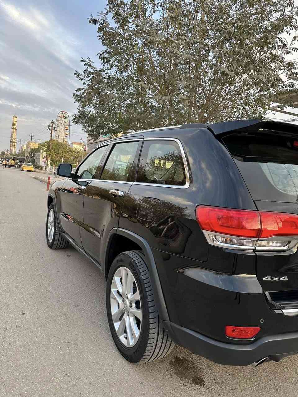 السلام عليكم للبيع جيب موديل 2017 خليجي السيارة فول مواصفات لمتدد
فول مواصفات لمتدد 
جكات تصعد وتنزل 
كشنات كهرباء 
كشنات جلد 
كشنات تدفئه + تبريد 
كشن ذاكرة 
ستيرن كهرباء + هيتر 
اطفاء ذاتي 
تحكمات ستيرن + شفتات 
شاشة كبيرة + كامرة دوارة 
نقطه عمياء 
سقف بنوراما 
12 سماعه 
صندوك كهرباء 
اشاير بالمري + كهرباء 
حساسات امامي خلفي 
فور ويل
ماشية 120 الف حقيقي 
قطعتين تبريد 
السعر 235 وبيها مجال 
تخم تاير جديد 
تخم دسكات 
رقم بغداد تحويل ثاني يوم 
سنوية جديدة 
مكينه كير كفاله عامه 
السيارة كفاله عامه ماعدة البنيد مرشوش اثر اضروك مالطير السونار مرفق مع الصور 
مكان السيارة ديالى المقدادية 
***********
