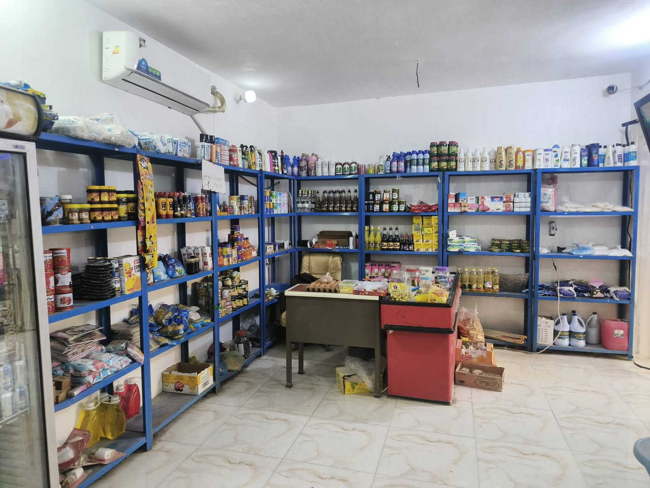 سلام عليكم
اسواق للبيع 
قفص ع عرض محلات وباب سلايت 
عارضات 6
سطحيات 2
سلات اجباس 2
سبلت 2 طن
سستم كامرات 
شاشه حجم 42
منضومه انترنت 
اسواق جاهزه وخير من الله 
تريد تنقلها تريد مكانها ماكو اشكال
مكاني بغداد ناحيه الواحده الحريه 
***********
