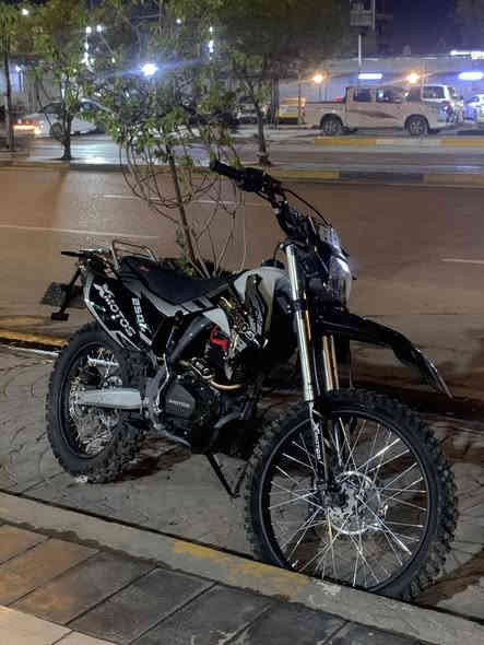 قفاز Xmotos اول بارحه نزلتها رقم اربيل تكاليف السفره مع التحويل مدفوعه ماشيه 123 كيلو فقط السعر 3ملايين و150 وبيها مجال حك الجيه مكاني الكاضميه رقمي *********** 

ملاحضه: سبب البيع ممنوعه الدراجات الرياضيه بلكاضميه اعاني من الدخول بغداد

