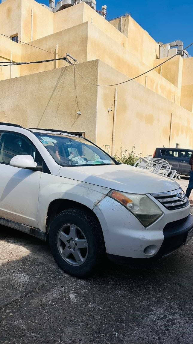 السلام عليكم 
ساسوكي XI7 مديل 2007 
مكينه وكير كفاله  مصبوغه حزام الكشر كدامك وتجي تفحص وتشوف بعينك وتشلع عيوني 
السعر 75 وبيها مجال 
***********
