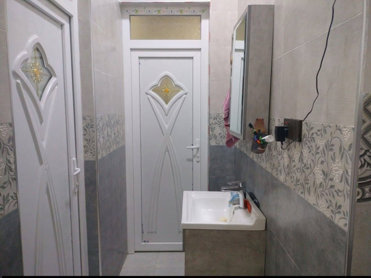 دار للبيع
مساحة ١٤٠ م واجهة 5 م عمق 28 م طابقين معزولين درج خارجي الطابق الاول غرفتين نوم ومشتملات صحية واستقبال وهول ومطبخ الطابق الثاني مرفوع حيطان واصل للصبة
حي الوحدة الثانية (البتول) خلف جامع الرحمن او بعد المدرسة النموذجية اللي عتنبني للاستفسار
***********
