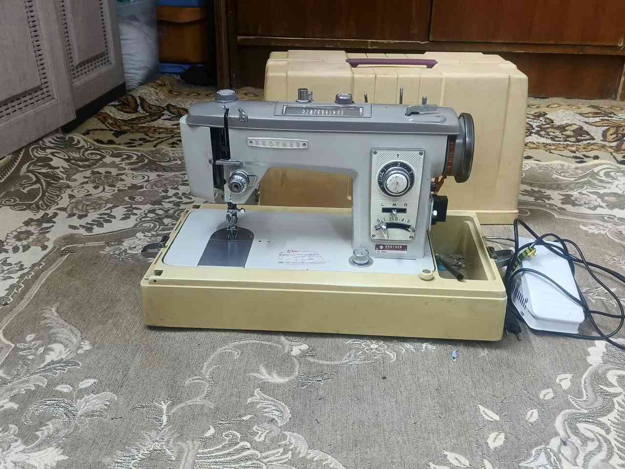 السلام عليكم شباب هاي مكينة خيطه اصلي للبيع براذر سعر 200 وبيها مجال ***********
