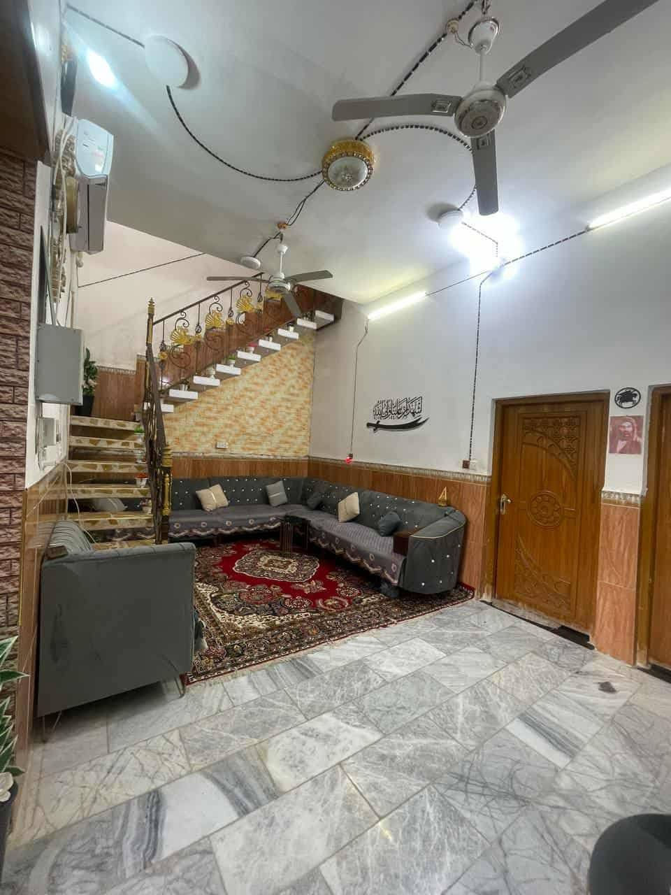 السلام عليكم ورحمة الله وبركاته بيت للبيع
يم مدرست كميت 200,متر طابو زراعي سند 25 غرفتين او صاله او مطبخ او استقبال ***********
