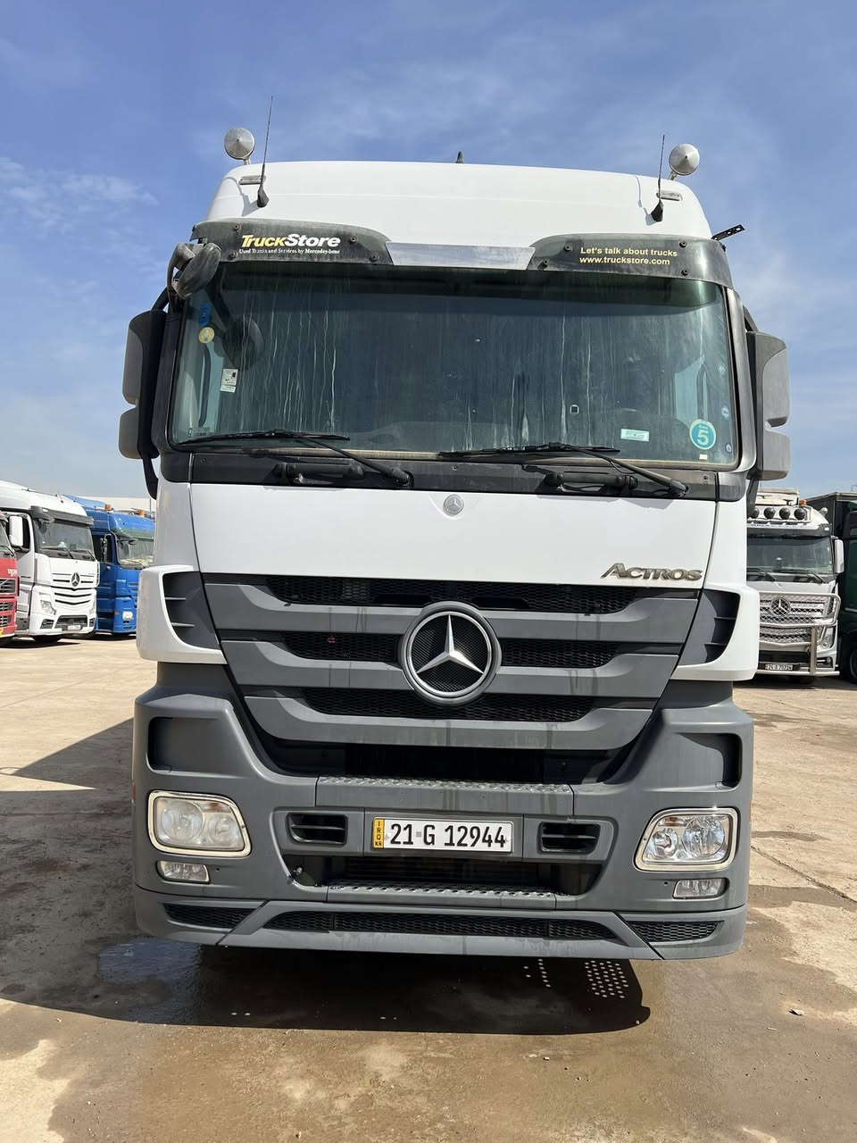 السلام وعليكم اقرأ تفاصيل واتصل ✅↙️
اكتروس ￼ صهريج ￼موديل 2012 حجم 18.44 امامي جابليس 
فول مواصفات بس بدون كاميرا وحساس ريتايدر 5 طقات
ثلاجه تبريد دبل مناميه حاكيه رقم وسنويه جديده طخم تايه 
‏ تانكي فصال الخرسان بازوايا سياره حلوه و نظيفه 
رقم الهاتف قحطان معرض *********** كورك
*********** اسيا معرض ابو قحطان واولاده العنوان موصل برطله سهل نينوى ✅￼
