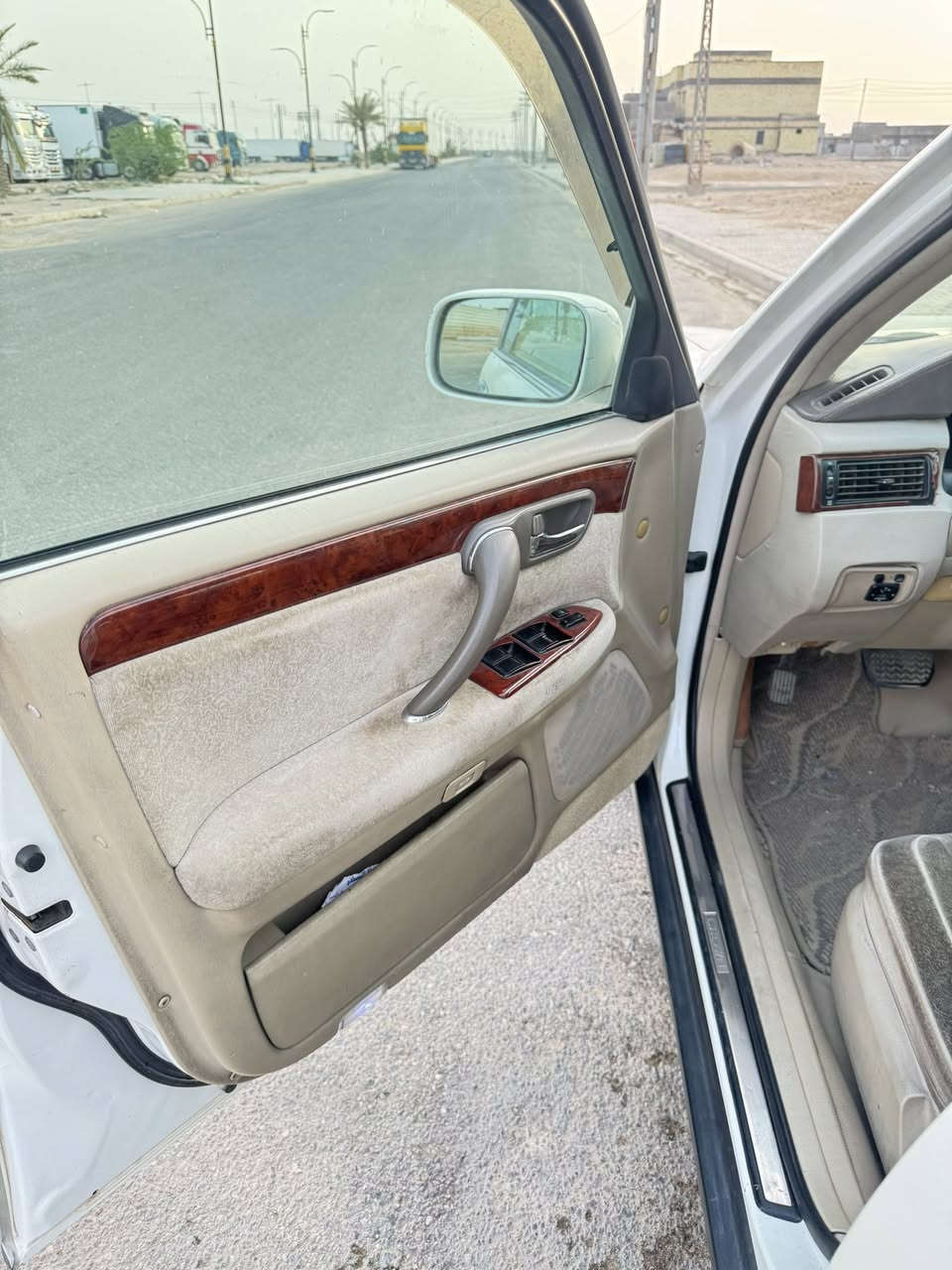 ملكه دكمه وحده كفاله عامه بسمي سعر 130وبيه مجال مكان السياره بصره سفوان***********
