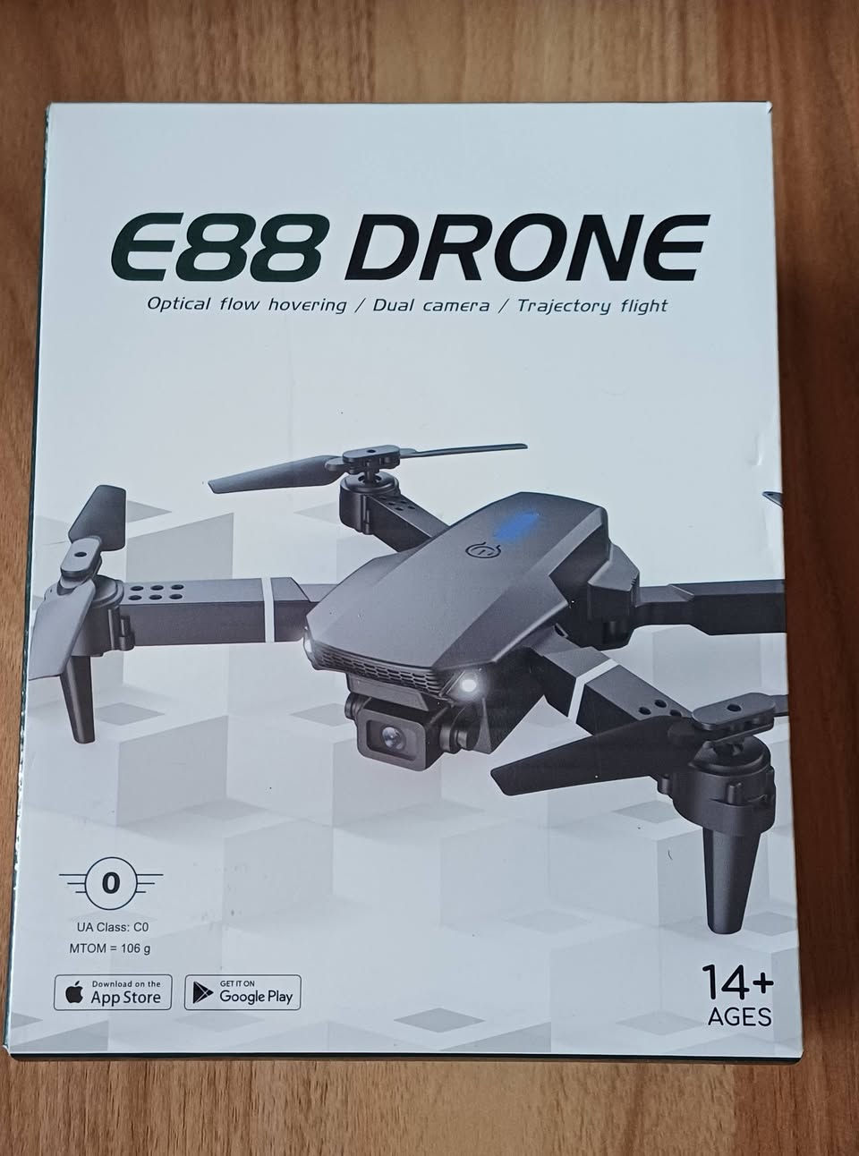 88 Drone (النسخة التعليمية).
• ​الاستخدام: مثالية لتعلم مهارات الطيران، والتحليق الثابت (Hovering)، والمناورة.
• ​التصميم: هيكل متين وخفيف الوزن باللون الأسود المطفي، قابل للطي بالكامل لسهولة التنقل والحمل وحمايتها من الصدمات.
• ​العمر المناسب: +14 سنة فما فوق (وممتازة للمبتدئين من كل الأعمار).
• ​جهاز التحكم: ريموت لاسلكي مريح وسهل الاستخدام، يمنحك استجابة سريعة ودقيقة لحركات الطائرة.
​📦 محتويات الحقيبة (كاملة الملحقات):
• ​طائرة الدرون E88 (النسخة التعليمية).
• ​جهاز التحكم عن بعد اللاسلكي.
• ​حقيبة حمل واقية سوداء فاخرة ومضادة للصدمات لحفظ الطائرة وملحقاتها.
• ​شفرات مروحة إضافية (قطع غيار غيار للمراوح).
• ​كابل شحن USB.
• ​كتيب التعليمات والإرشادات.
​💡 مميزات إضافية:
• ​إقلاع وهبوط بضغطة زر واحدة: ميزة رائعة تحمي الطائرة من السقوط أثناء البدايات وتسهل القيادة للمبتدئين.
• ​إضاءة LED: تحتوي على إضاءة مميزة لتحديد اتجاه الطائرة بوضوح أثناء الطيران.
• ​مرونة عالية: تصميم يتحمل الصدمات الخفيفة أثناء رحلات التعلم الأولى.

السعر 20 ألف دينار عراقي مع التوصيل 

ملاحضه الفيديو قصير لمجرد التاكد انها شغاله 🤍


**إذا كنت صاحب هذا الإعلان وتريد حذفه لأي سبب، رجاءا أرسل رسالة إلى الدعم الفني**