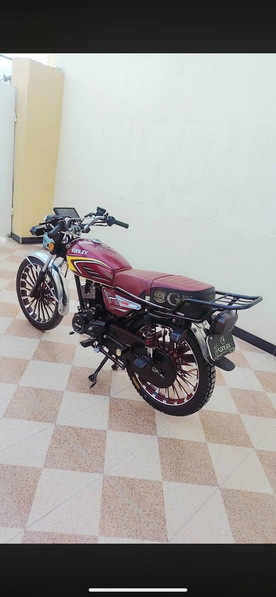 دراجه سيفان للبيع موديل 25
دراجه مكفوله من التاير لتاير 

نضافه فول لون مميز 

دشبول اشاير كلهه شخاله 

مابيه اي نقص 

مكاني ديالى الخالص

***********
