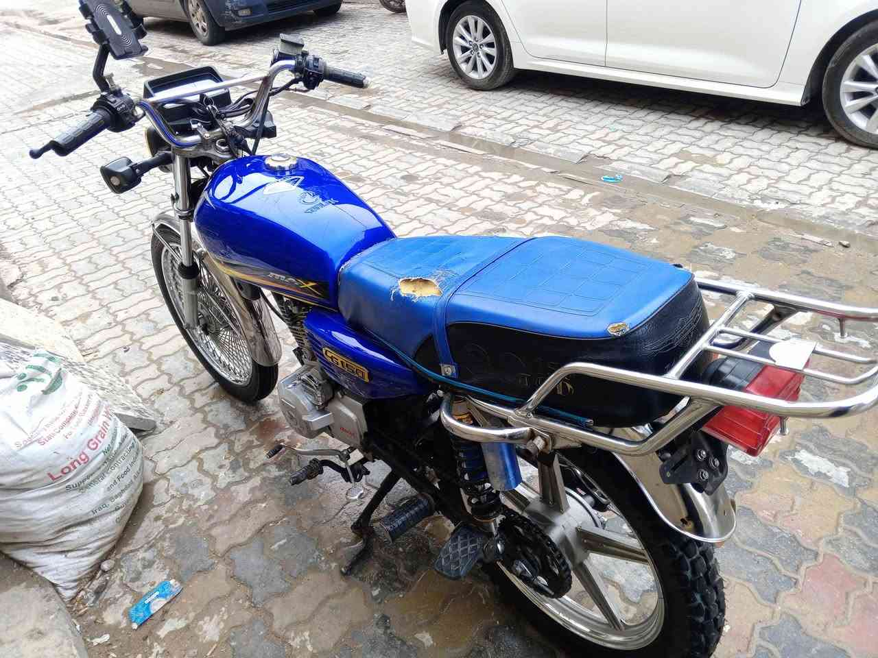 سلام عليكم دراجه سيفان موديل 2020 للبيع ارواق كامله نضافه فول  تانكي جديد باتري جديد تاير و ويل خلفي جدد نكره سفل هندر شغال كهربائيا شغاله  شلعه ومعدل خير  من الله  محرك ما مفتوح  احلى من الصوره السعر 500 قفل قفل قفل  عنوان بغداد الشعله رقمي واتساب ***********
