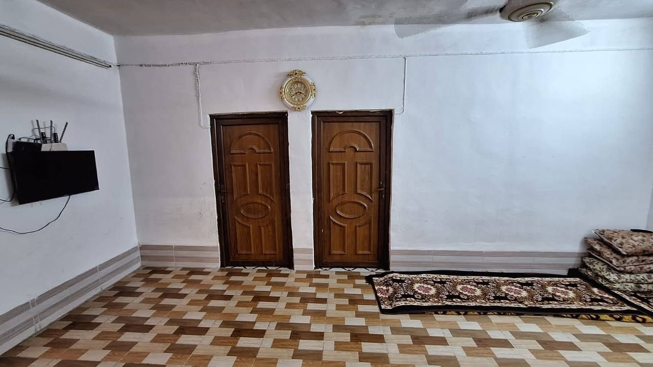 🏡 فرصة مميزة لامتلاك منزل في أحد أرقى مناطق حي الجامعة
🔹 للبيع منزل بمساحة 200 متر مربع
📍 الموقع: حي الجامعة – قرب المدرسة الصينية، منطقة هادئة وراقية، مناسبة للسكن العائلي.
✅ طابو ملك صرف.
يتكون المنزل من: ✔️ غرفتي نوم.
✔️ غرفة استقبال.
✔️ صالة.
✔️ مطبخ.
✔️ بيتونة.
💰 السعر المطلوب: 110 مليون دينار عراقي (قابل للتفاوض مع الجادين).
📞 للاستفسار أو تحديد موعد للمعاينة، يرجى التواصل على الخاص أو الاتصال.***********
اومراجع مكتب الهيبه
