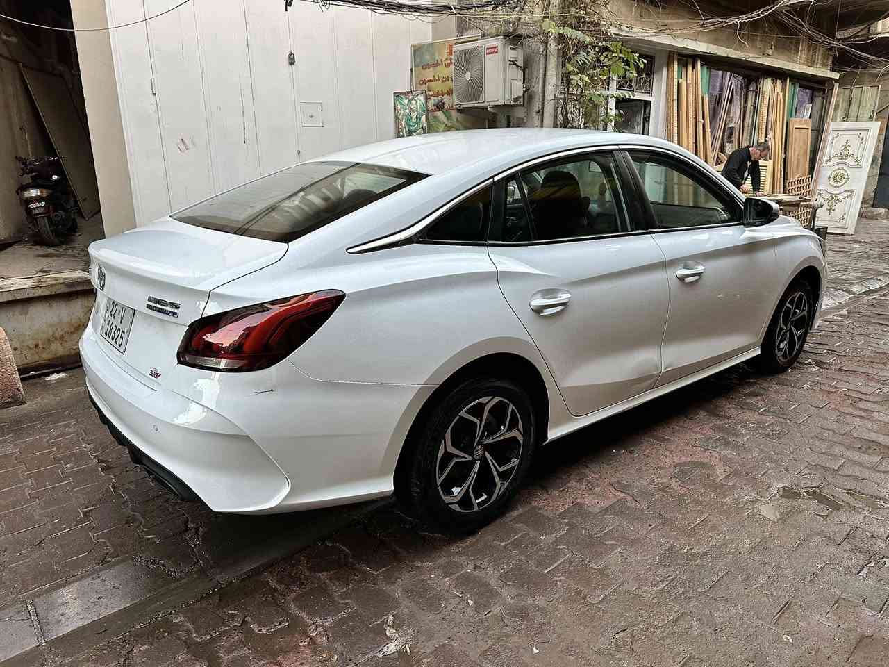 السلام عليكم 
ام جي جي تي 5 للبيع موديل 2025  ترقيم اربيل بسمي 

تحويل او وكالة ثاني يوم.
ماشيه 8 الاف
 
مواصفات .

دخول ذكي .

تشغيل بصمه .

360 درجه كامرات ..

حساس خلفي .

تحكم ستيرن .

مثبت سرعه .

شاشه جبيره تدعم كار بلاي .

كشنات مخمل مطرزه ب اللون الاحمر .

اللون ابيض .

لايت زنون بلادي .

محرك 1500 تنفس طبيعي بدون دونز. 

كير عادي. 

اقتصاديه بالبانزين.

3 بصمات تشغيل و باب وصندوق. 

ملاحظة بيه طخه بسيطه مثل ماموضح بالصوره. 

السعر 100$ 
مكانها بغداد 

***********
