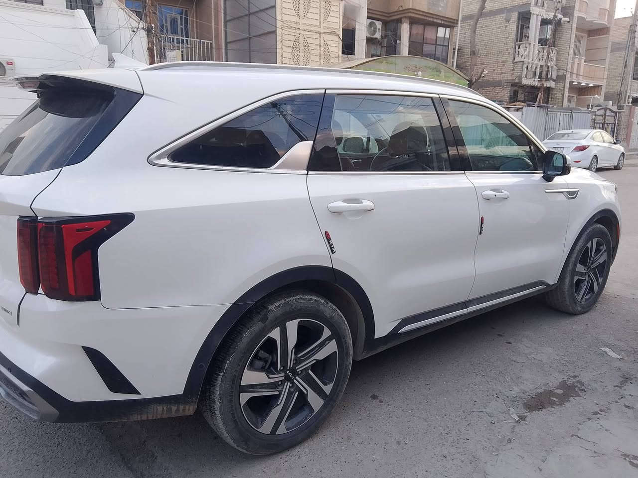 كيا سورنتو هايبرد موديل ٢٠٢٣ وارد امريكا رقم بغداد محرك 1.6 تيربو ماشية 40 الف كيلو جديدة كلش حساسات امامي خلفي رادار مانع انزلاق  7 راكب  كراسي VIP  حادثها باب خلفي كما موضح بالصور للاستفسار اكثر الاتصال على الرقم ‏‪0770 794 2187‬‏ بي واتس اب
