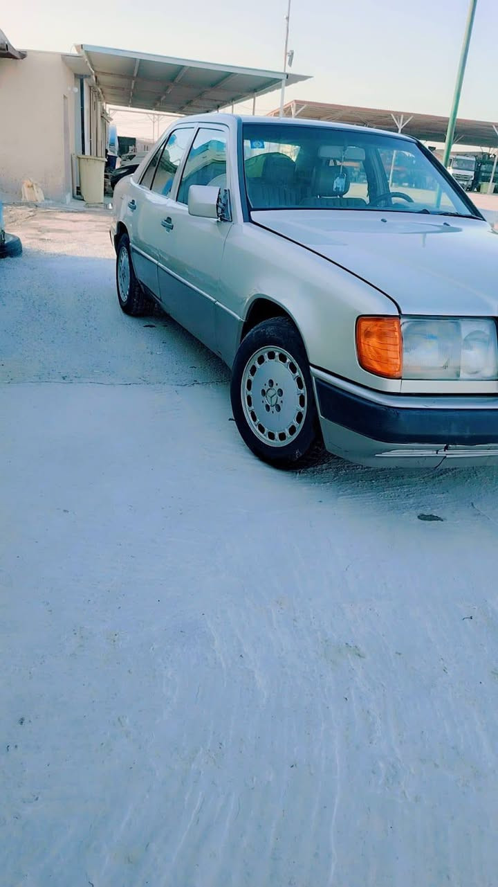 سلام عليكم مارسدس 
دب موديل 87 كشنات كهربائي محور بطه فيفيتي
قواعد دبل سليمه السياره حلوه خير من الله رقم بغداد مشروع وطني بسمي
 السعر 67 وبيها مجال
عنواني كربلاء ***********
