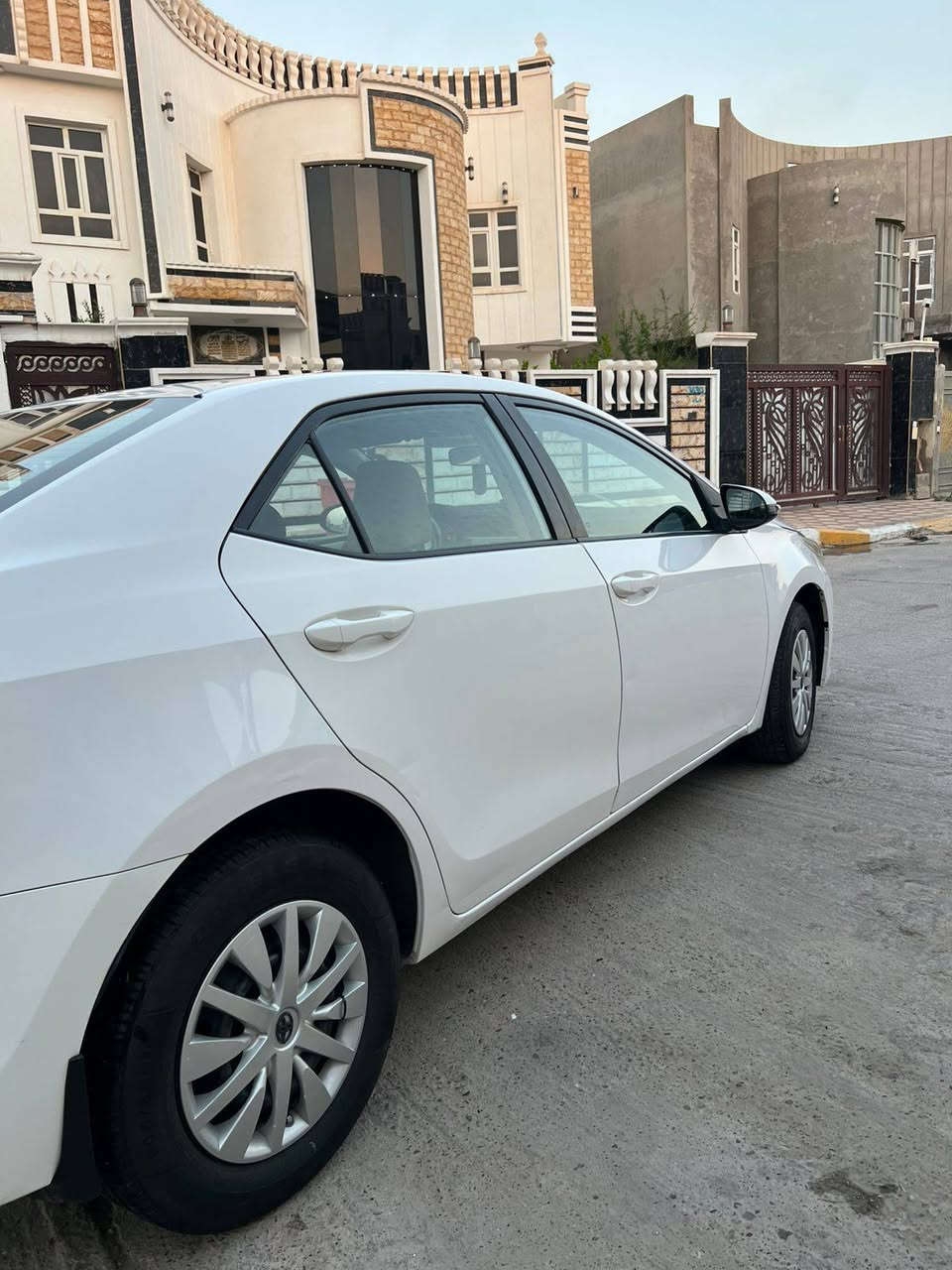 كورلا خليجي 2015 اربيل 
ضررها باب الخلفي  صبغ فقط السونار مرفق مع الصور
كير ومحرك وضع الشركه 
السياره كلش نظيفه ما ناقصها  شي
السعر 138 وبيه مجال 
للتواصل *********** الفلوجة, الأنبار
