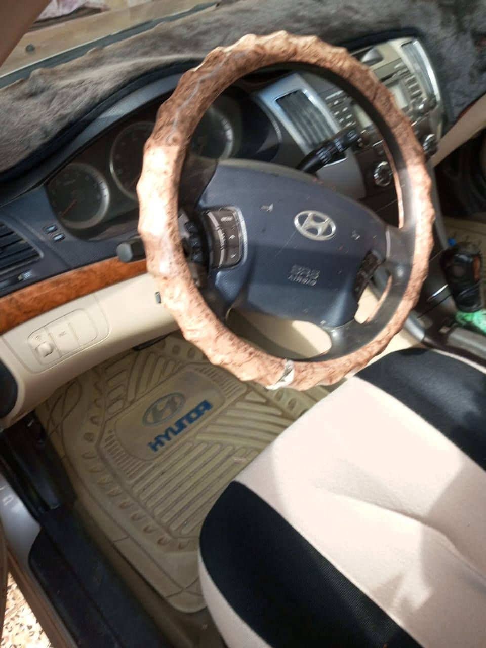 سوناتا 2009 
2400 مكينة 4 سلندر
وارد امريكي 2 قطع تبديل باب وبنيد فقط ب امريكا
جاهزه من كلشي رقم بغداد مداور ثاني يوم 
110 وبيها مجال 
***********
ديوانية
