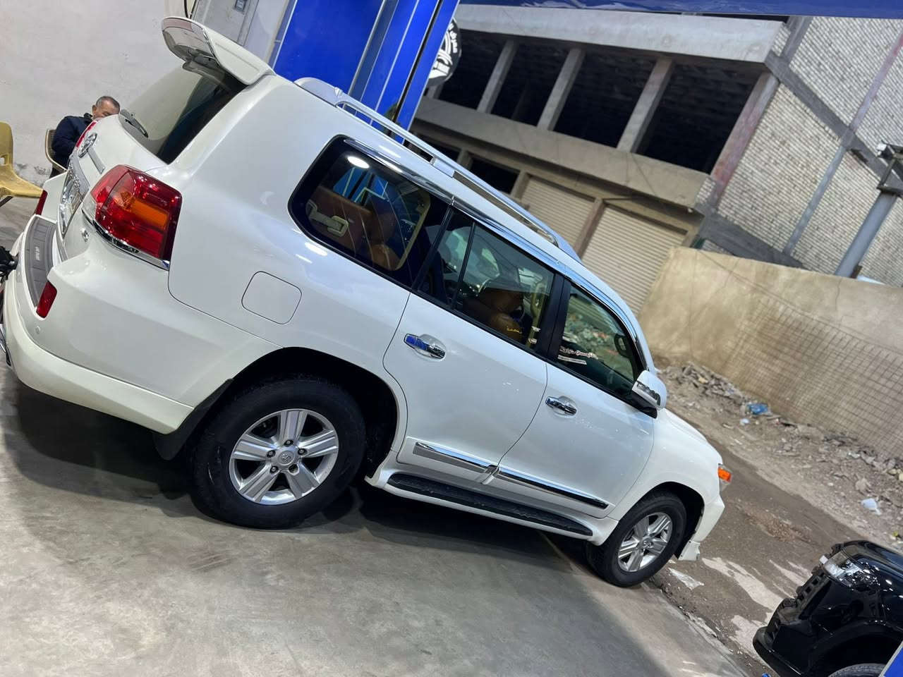 السلام عليكم
لاندكروز موديل 2015 فطيم كفالة عامة 

استفسار 📞 ‭0773 210 4757‬

السعر 410 وبيهة مجال

العنوان📍زيونة تقاطع ملعب الشعب خلف محطة وقود المثنى 

معرض الليث لتجارة السيارات
