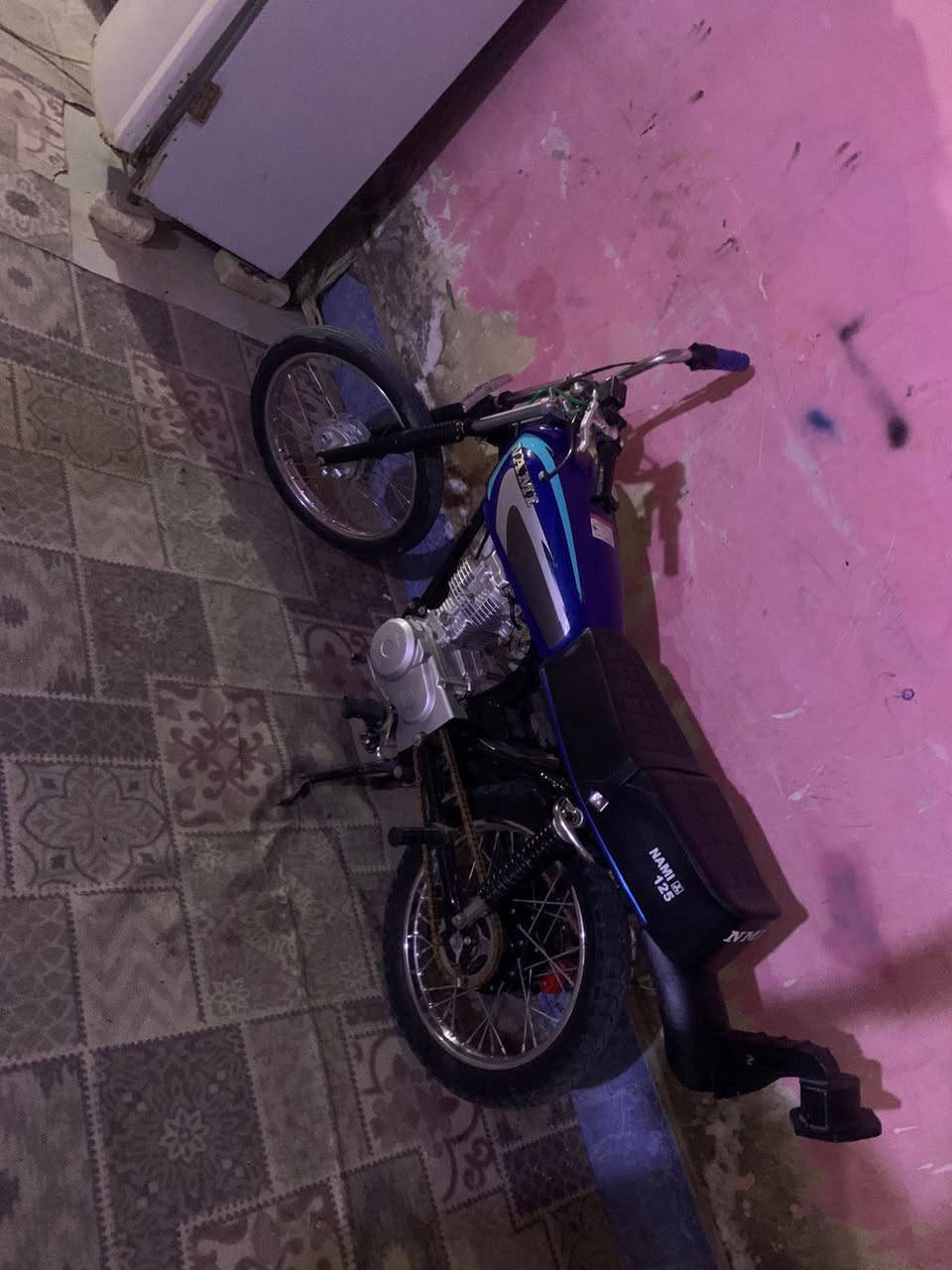 دراجه للبيع دراجه حلوه ونظيفه تجي وتشوف عينك دراجه ادوات بريك عنبار السعر 650 وبيها مجال مكاني بالمنصور يم الامام احمد بن علي ***********
