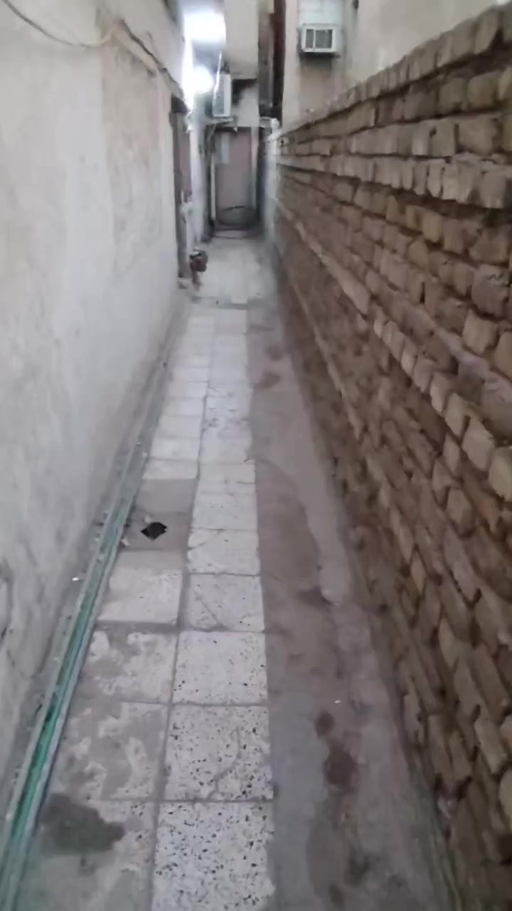 سلام عليكم بيت للبيع خلفي المساحة 42 متر طابو ملك صرف شعب شارع الصحة مقابيل مرطبات تفاحة ***********
