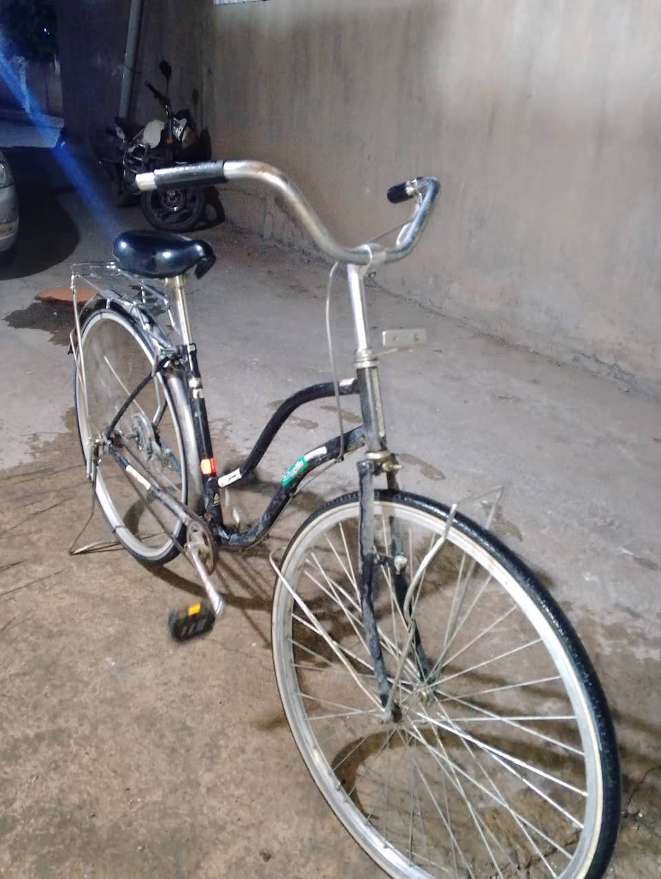 بايسكل حجم27 للبيع فقط بريك كدام و جامه لاوخ لي كدام مابي مثل ما كدامك سعره60وبي مجال


**إذا كنت صاحب هذا الإعلان وتريد حذفه لأي سبب، رجاءا أرسل رسالة إلى الدعم الفني**