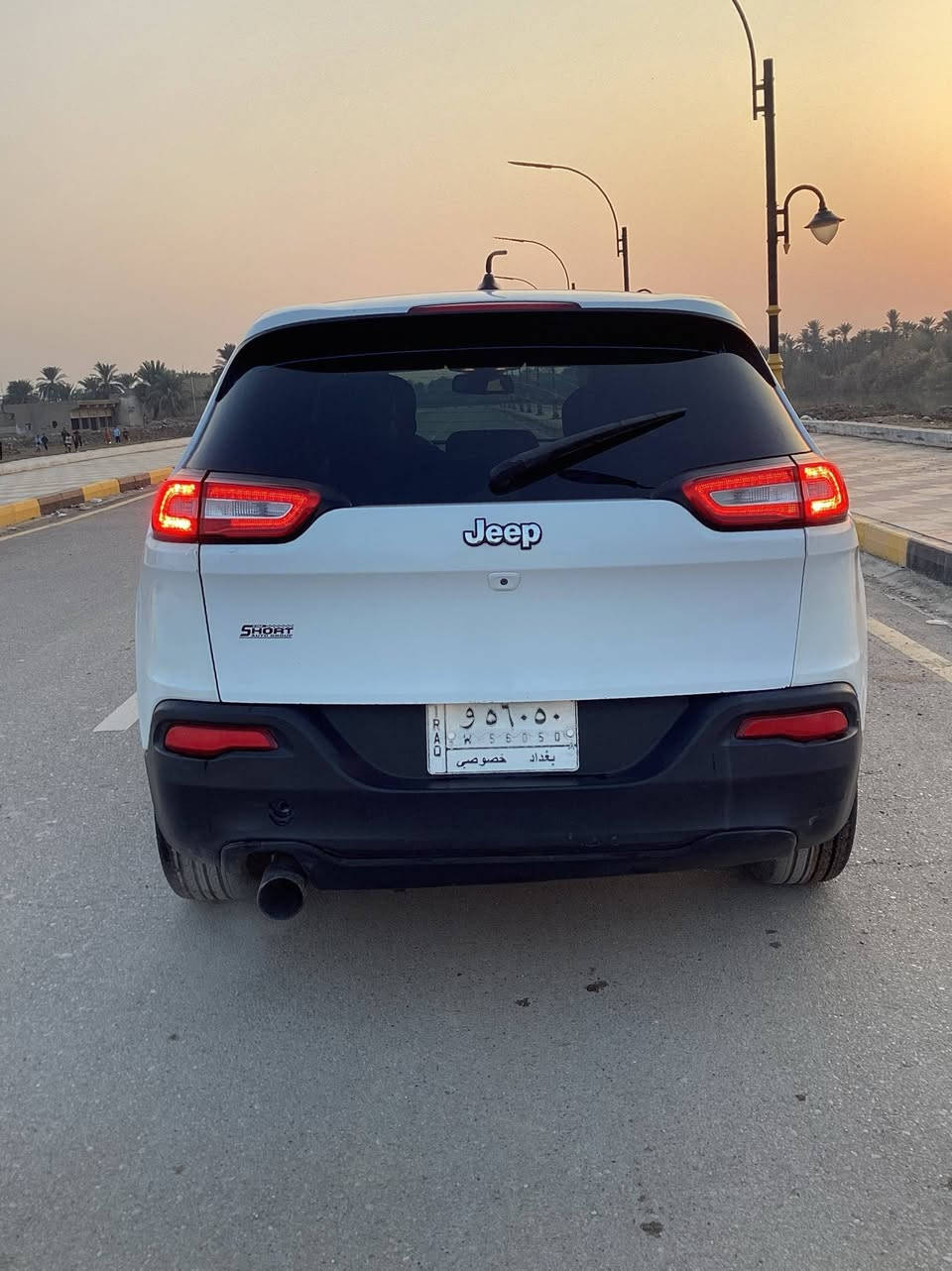 السلام عليكم
جيب شيروكي بزون 2014 وارد أمريكي
السعر المطلوب 122 وبيها مجال لشراي 
باقي التفاصيل داخل الفيديو 
العنوان ذي قار قلعة سكر للتواصل  
***********
***********
