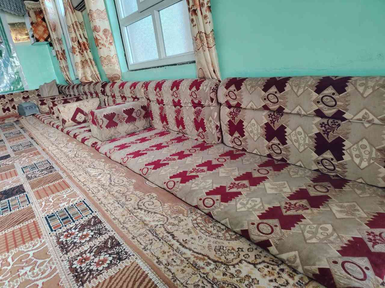 السلام عليكم ورحمة الله وبركاتة ديوان خليجي للبيع
***********
