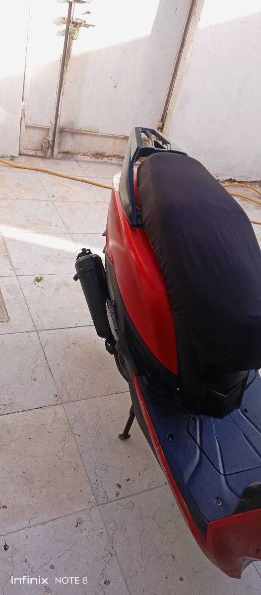 للبيع دراجة سكنس مكفول كفالة عامة محرك مكفول موديل 2024 كهربائيات كلهة شغالة  لايت بكلايت اشاير هورن  بريكات امامي والخلفي دراجة نضيفة سعر ٣٥٠ وبيهة مجال مكاني ديوانية سنية شارع التجاري ***********
