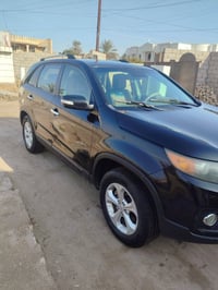 سياره سورنتو موديل 2011  وارد أمريكي لون أسود  مكفوله، فقط باب السائق ...