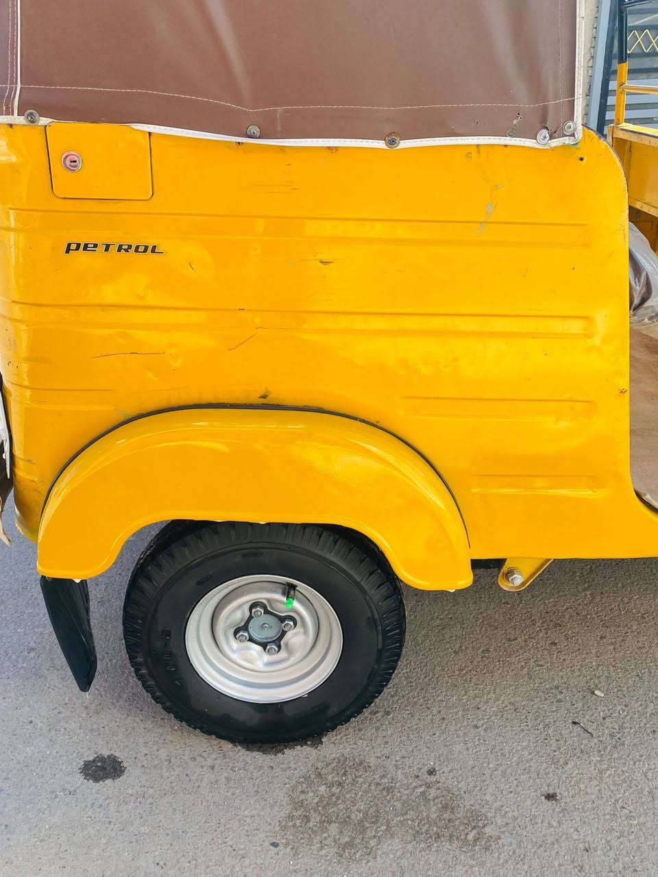 السلام عليكم تكتك 2018رقم وسنوية بسمي تحويل ثاني يوم تكتك نضيفة بيهة دوس معمرة والباقي كفالة معروضة ب 5800وبيهة مجال العنوان بغداد الشعب 

خابر ودلل ***********
