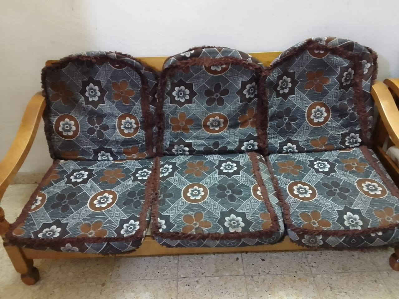 السلام عليكم 
تخم ٧مقاعد نظيف مع بوفيه للبيع مكانهم حي الاعلام 
تخم ١٧٥ وبي مجال 
والبوفيه ١٥٠ وبيها مجال


**إذا كنت صاحب هذا الإعلان وتريد حذفه لأي سبب، رجاءا أرسل رسالة إلى الدعم الفني**