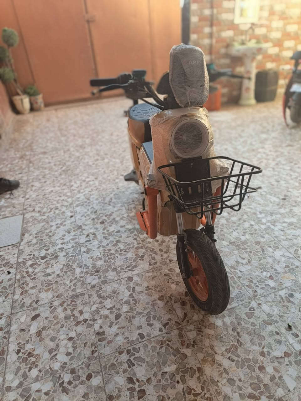 سلام عليكم دراجه شحن للبيع دراجه نضيفه كامله مكمله كلوب عداد مال سرعه كل شغال و دراجه بي ضربه مثل ما موضح بل صور سعر دراجه 450وبيها مجال ***********
